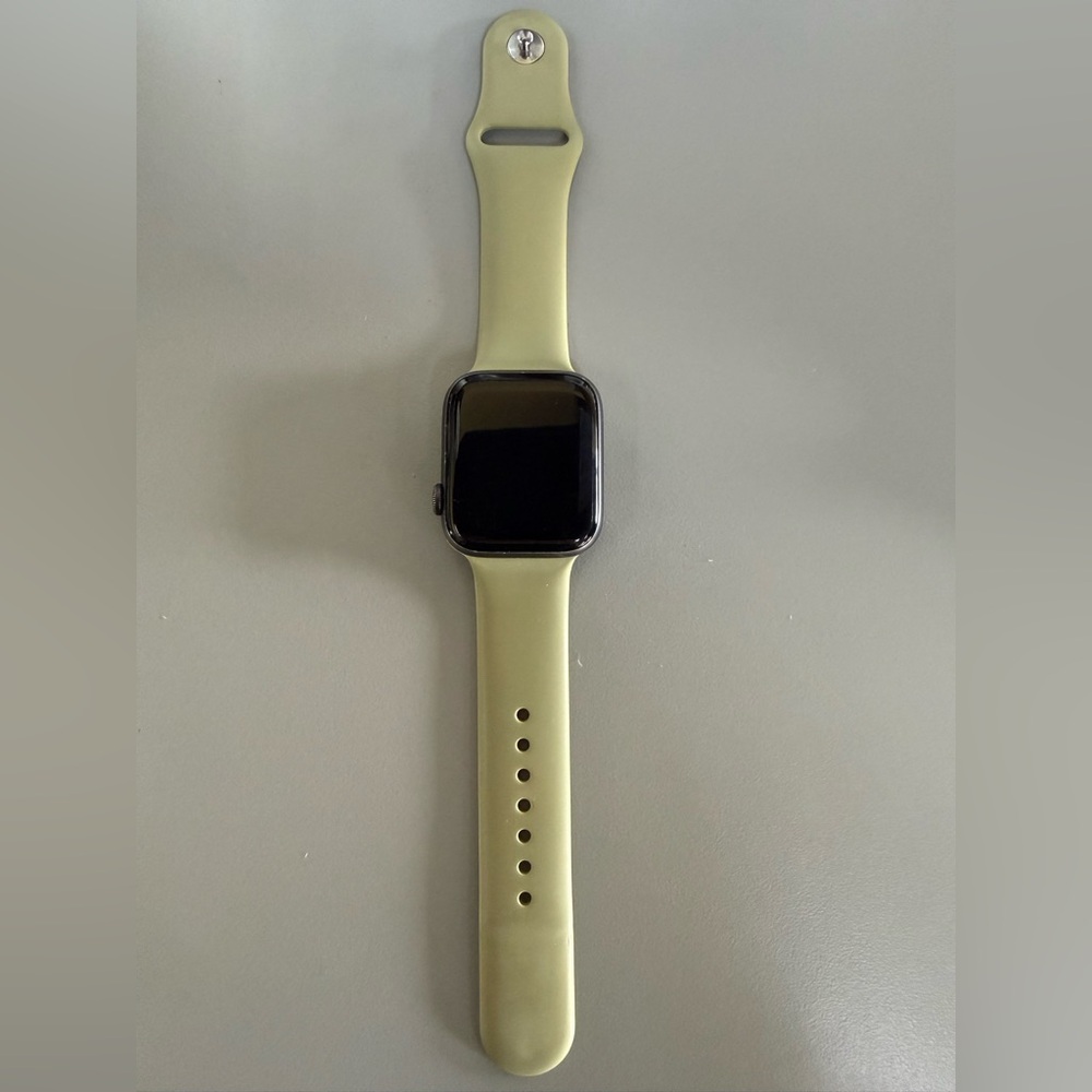 Apple Smartwatch with Tan Band. (series 5)